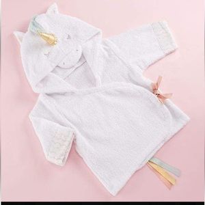 Baby Aspen Hooded White Unicorn ๐ฆ Infant Bathrobe. Size 0-9M.